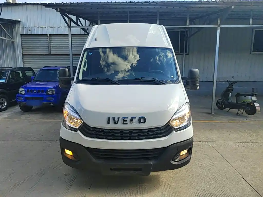 IVECO Ousheng — фото 3