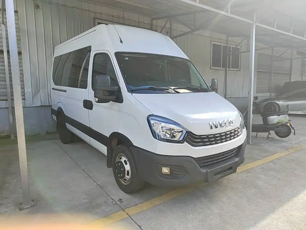 IVECO Ousheng — фото 23