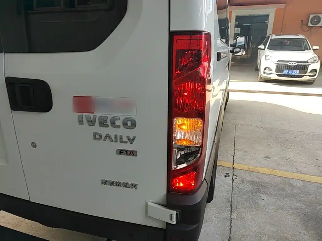 IVECO Ousheng — фото 25