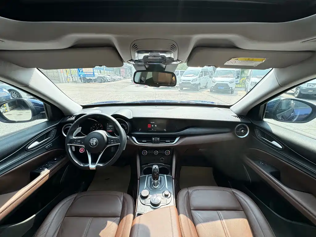 Alfa Romeo Stelvio — фото 14