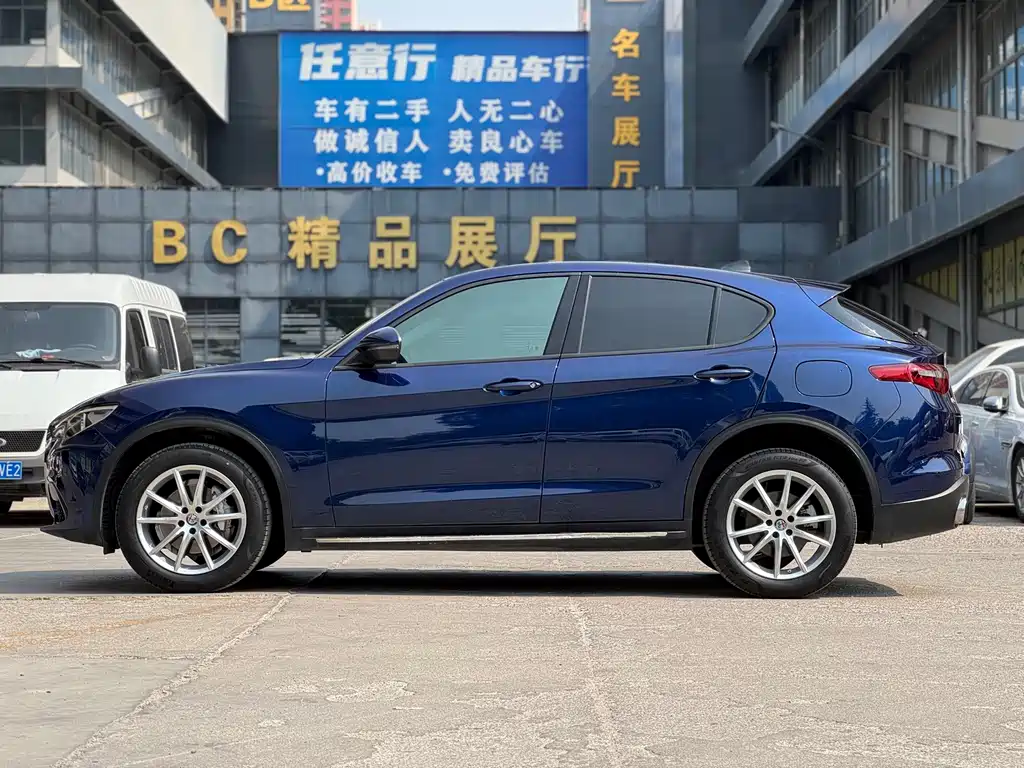 Alfa Romeo Stelvio — фото 4