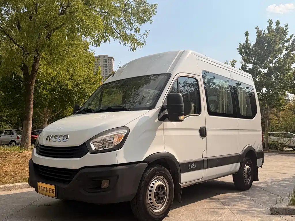 IVECO Ousheng — фото 2
