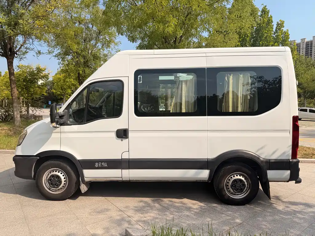 IVECO Ousheng — фото 3
