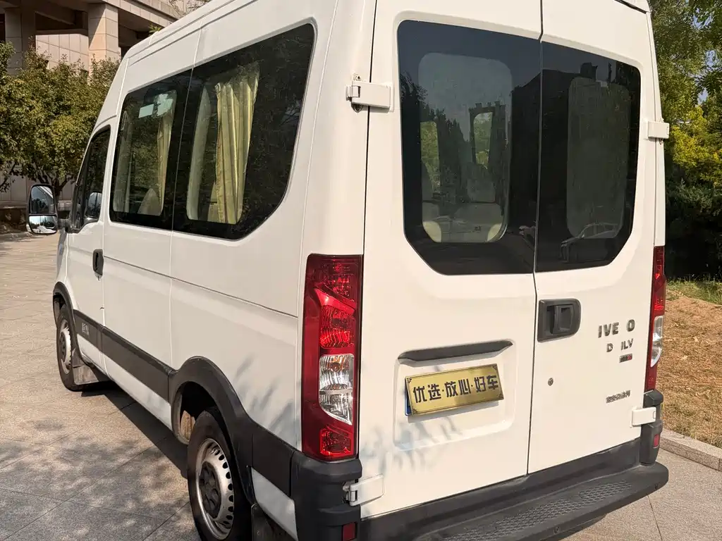 IVECO Ousheng — фото 4