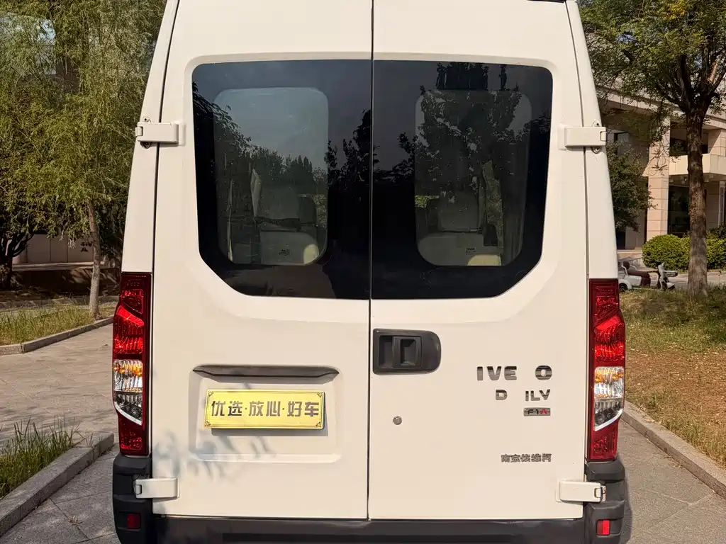 IVECO Ousheng — фото 5