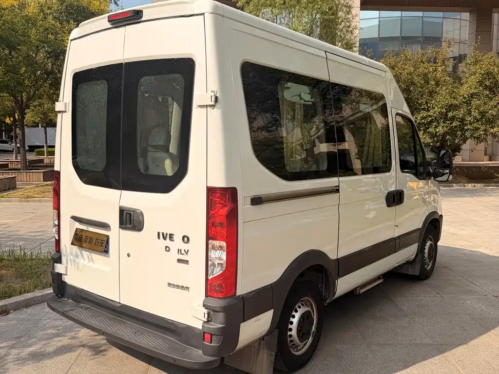 IVECO Ousheng — фото 6