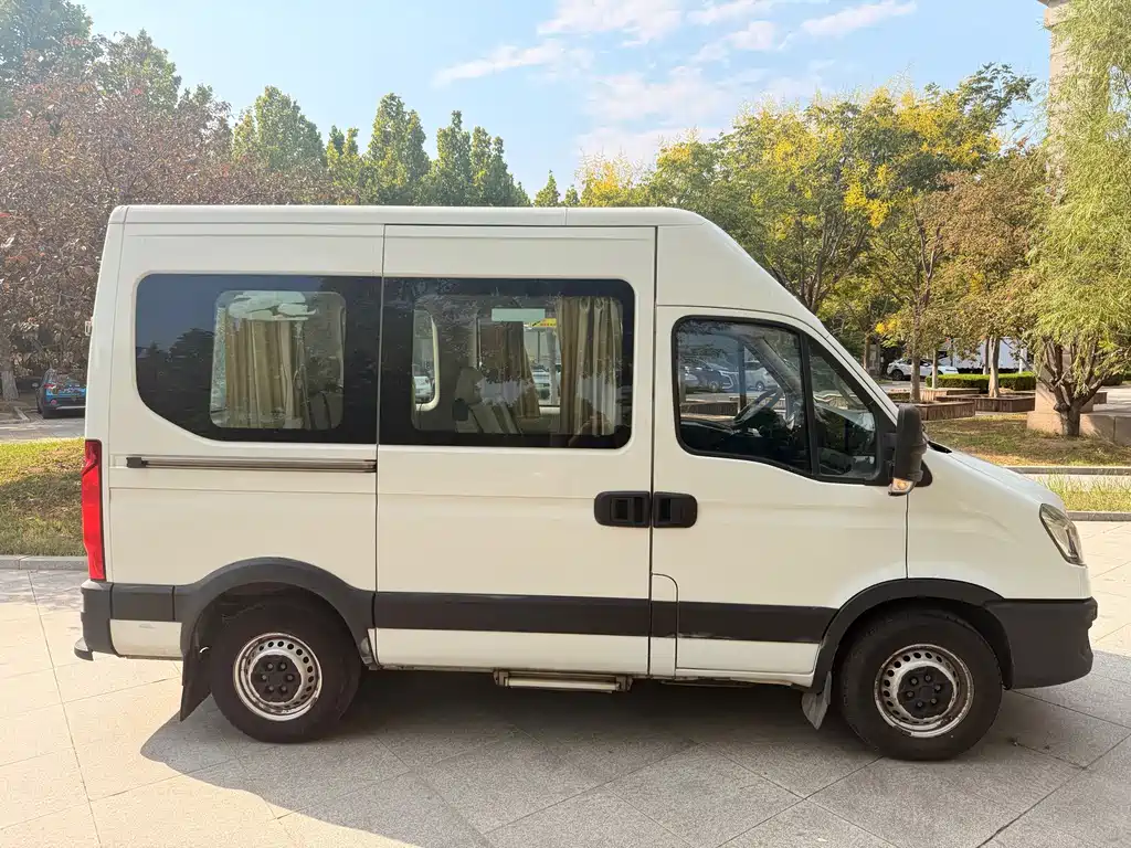 IVECO Ousheng — фото 7