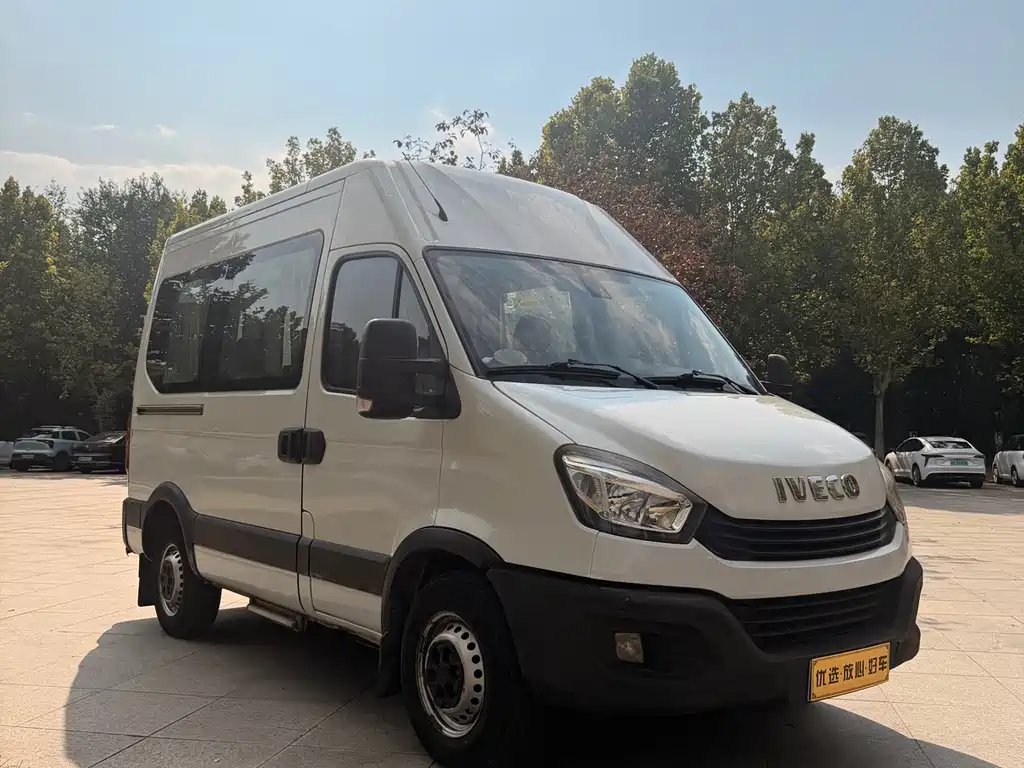 IVECO Ousheng — фото 8