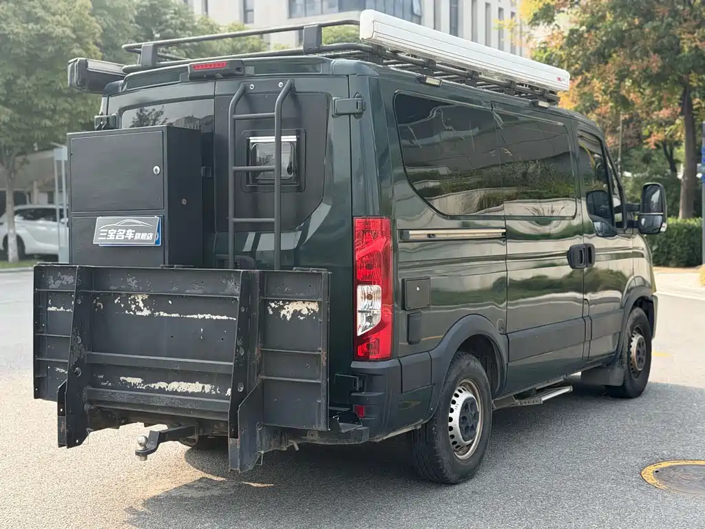 IVECO Ousheng — фото 5