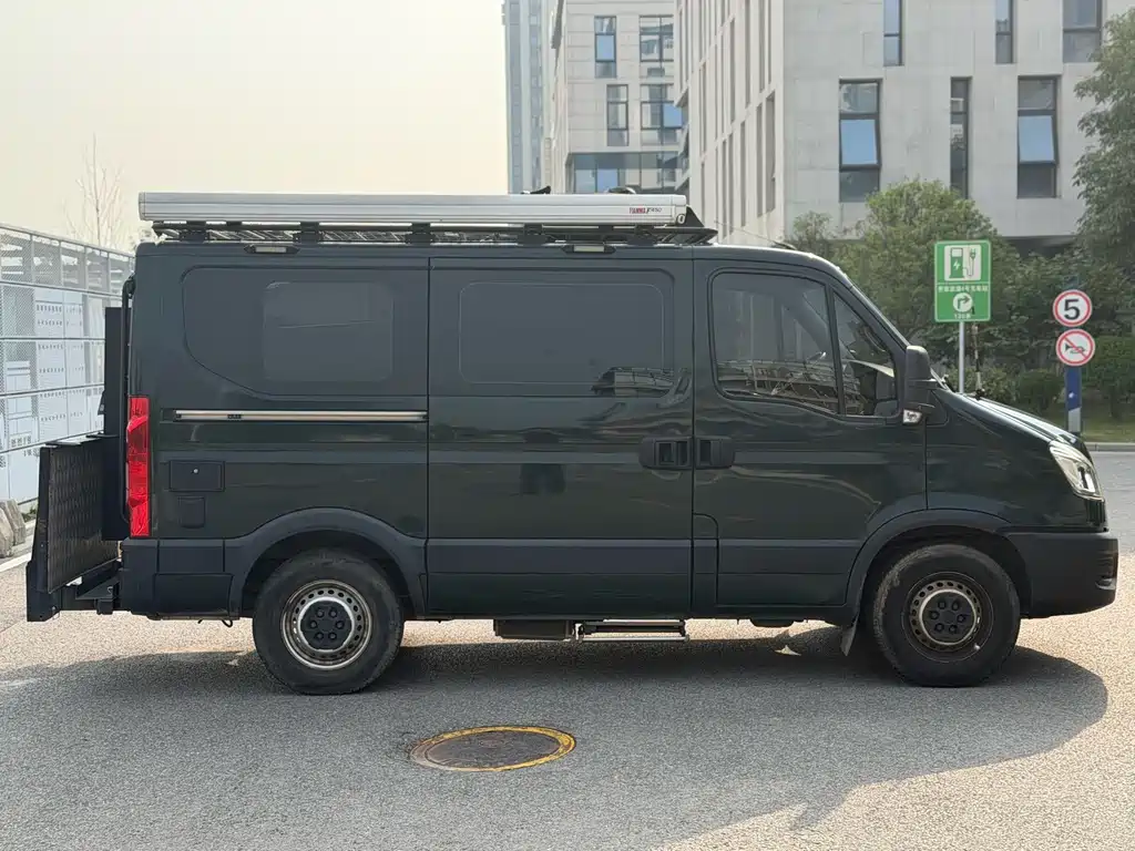 IVECO Ousheng — фото 6