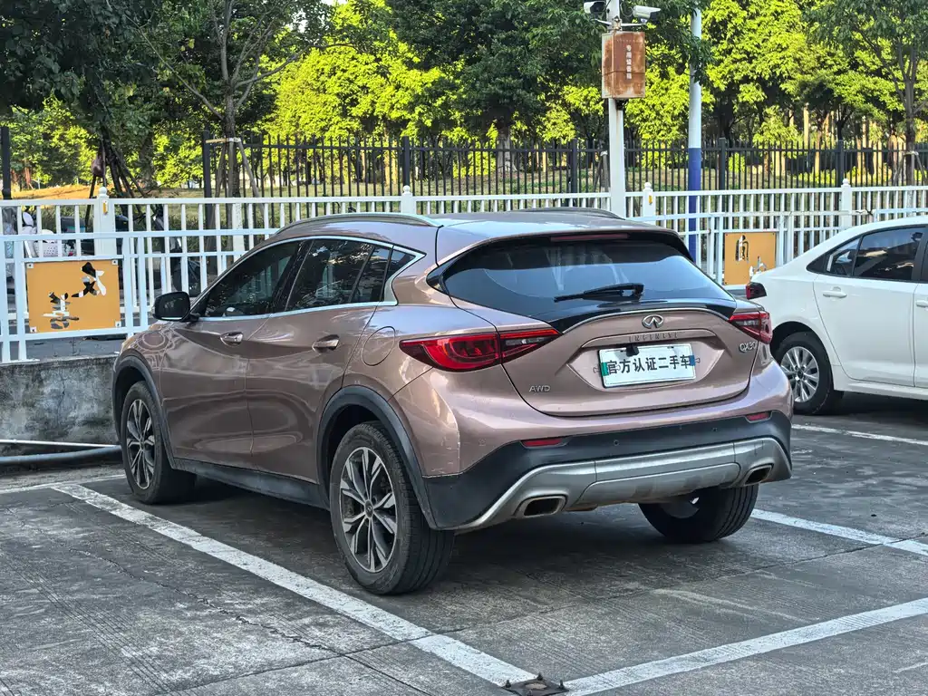 Infiniti QX30 — фото 16