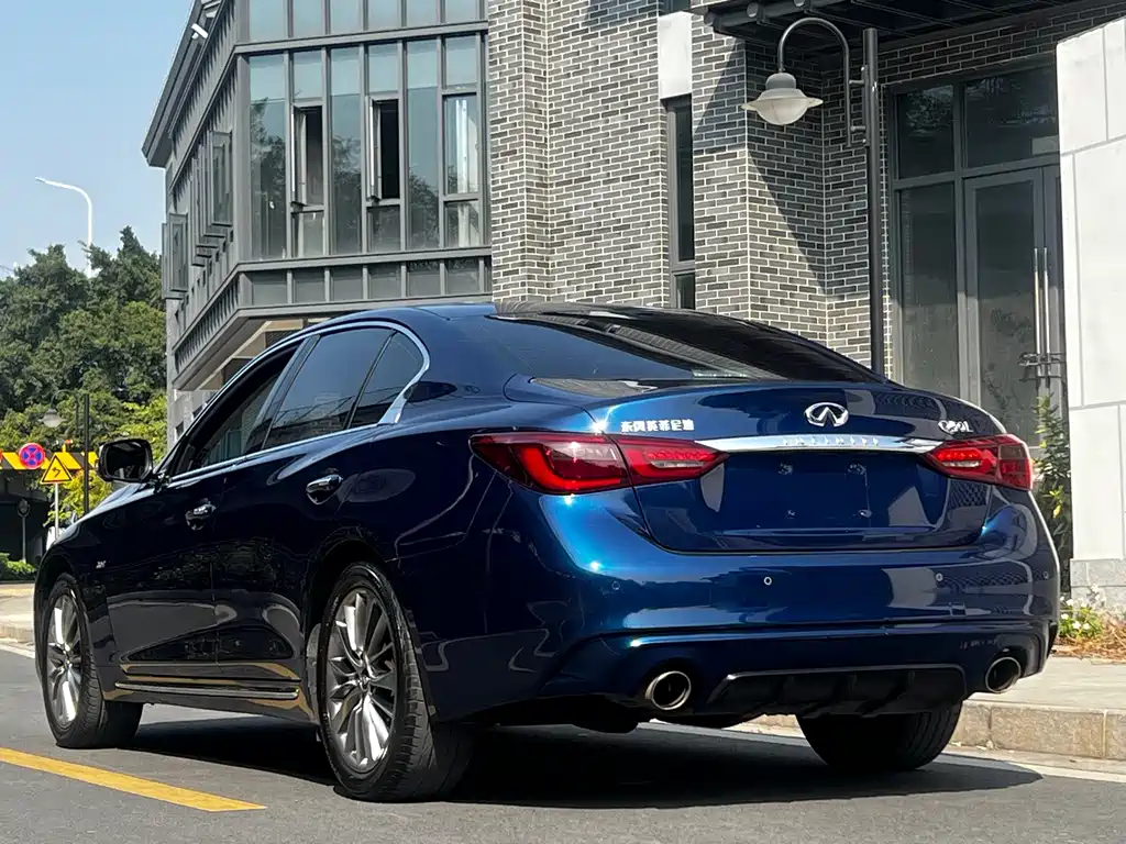 Infiniti Q50L — фото 11