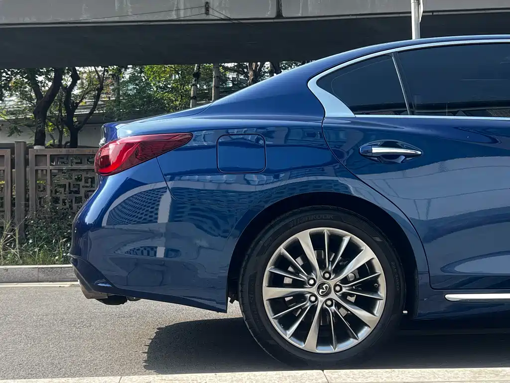 Infiniti Q50L — фото 8