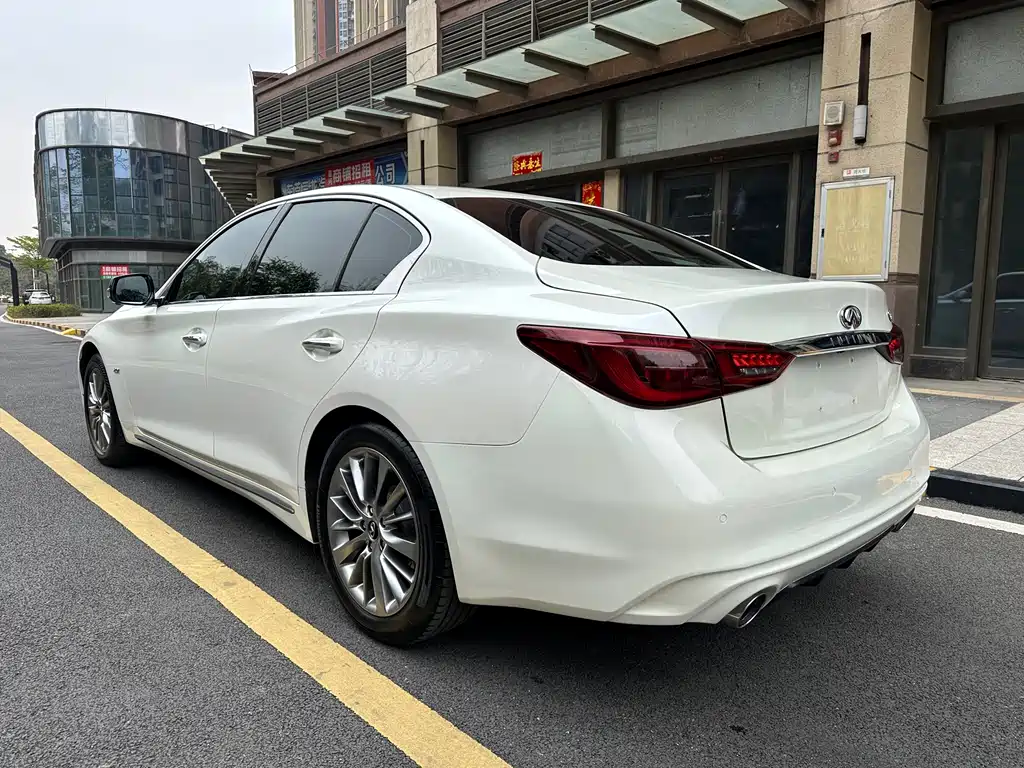 Infiniti Q50L — фото 4