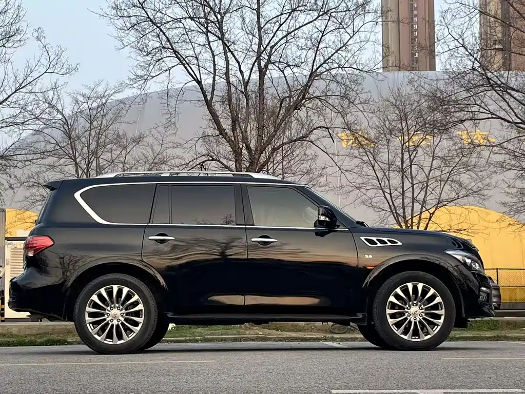 Infiniti QX80 — фото 8