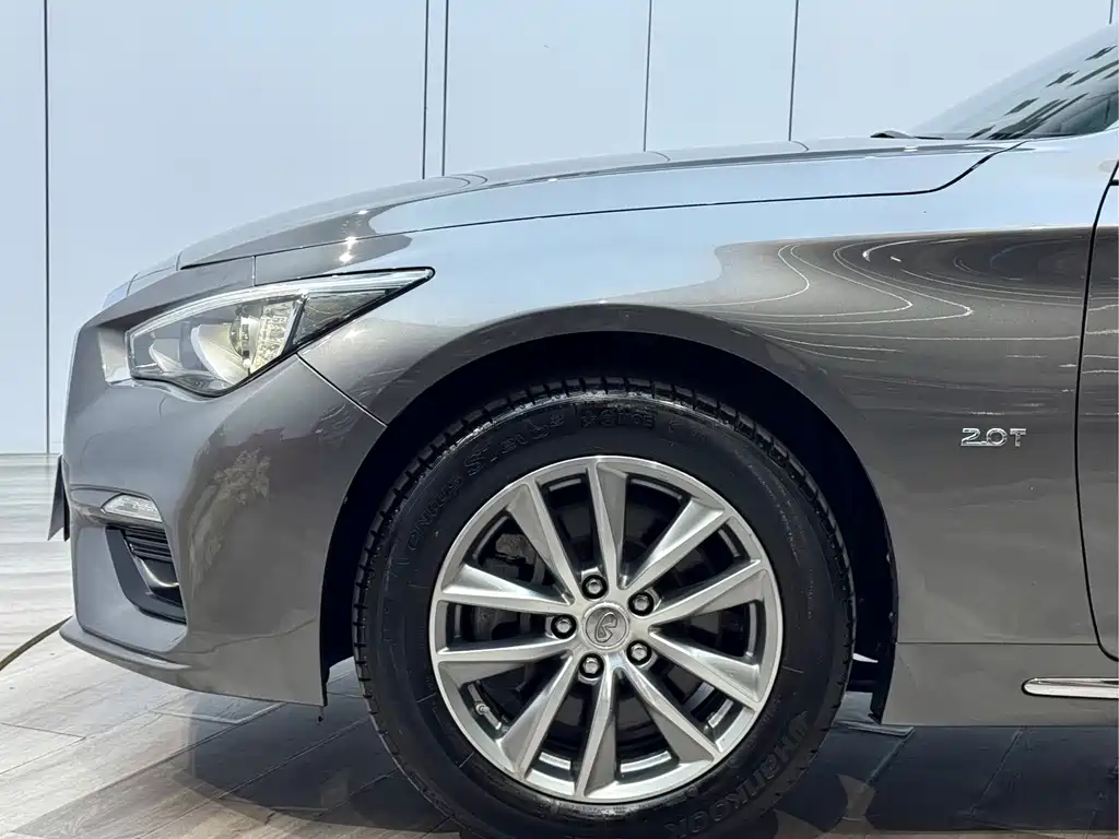Infiniti Q50L — фото 23
