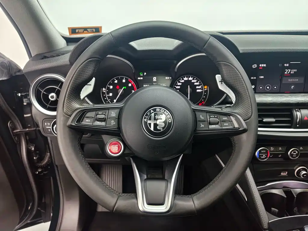 Alfa Romeo Stelvio — фото 9