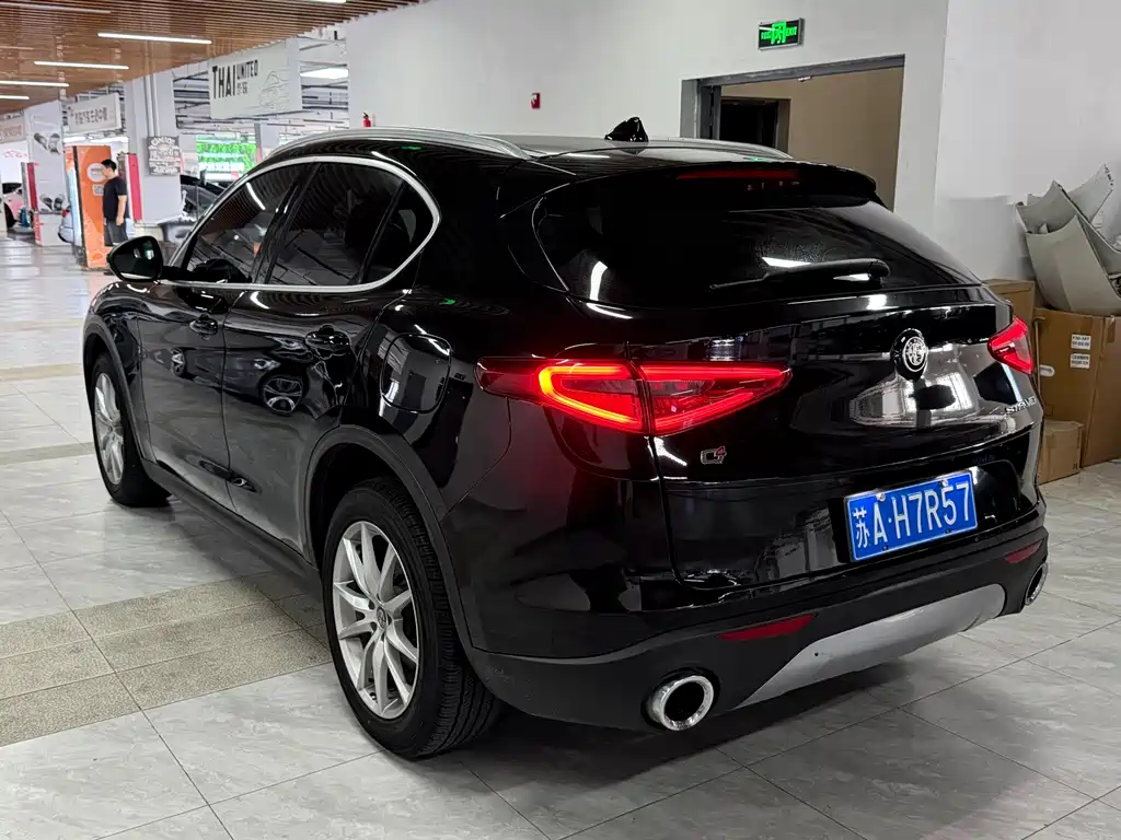 Alfa Romeo Stelvio — фото 9