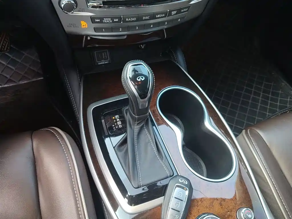 Infiniti QX60 (Import) — фото 14