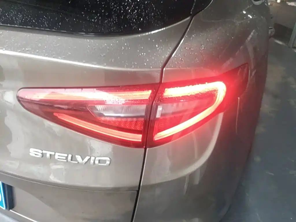 Alfa Romeo Stelvio — фото 8