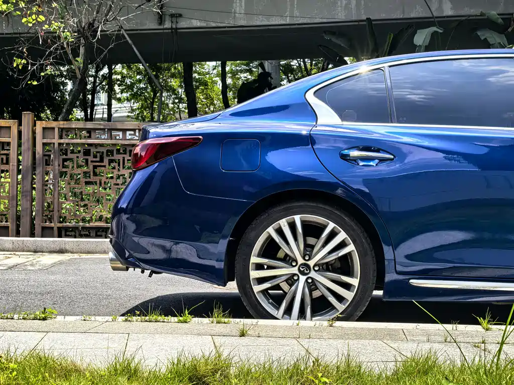 Infiniti Q50L — фото 11