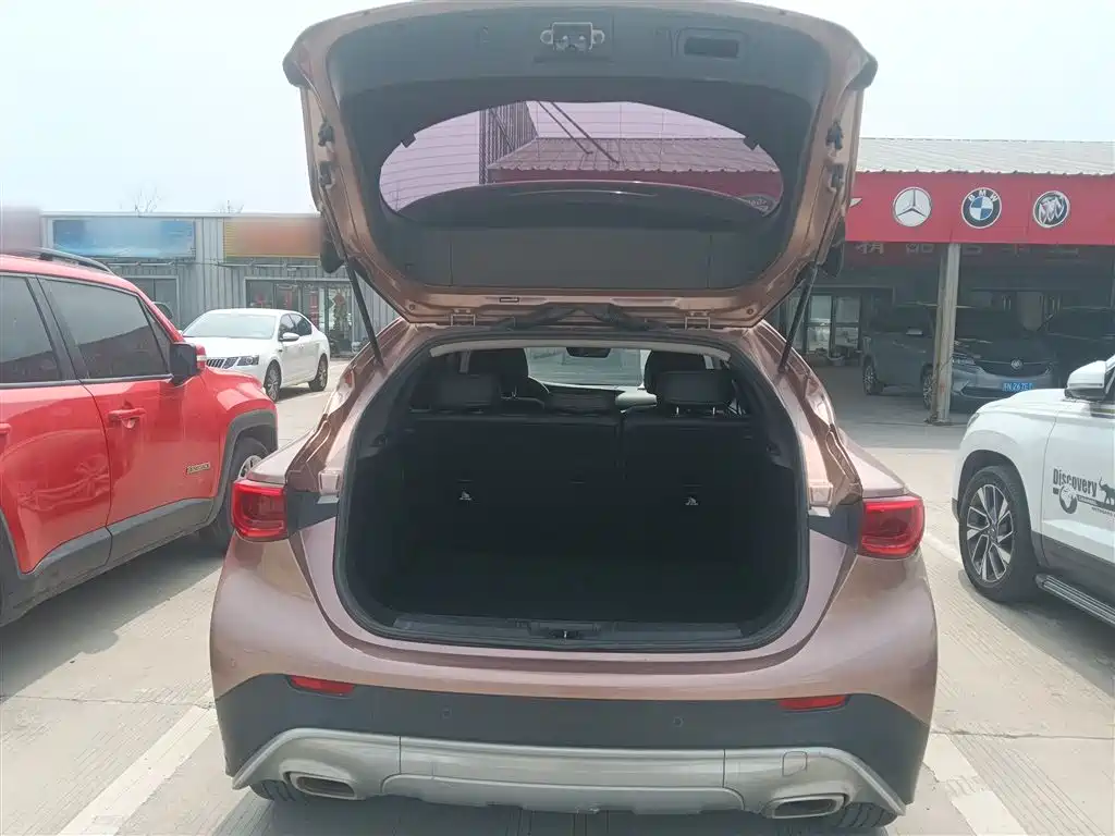 Infiniti QX30 — фото 15