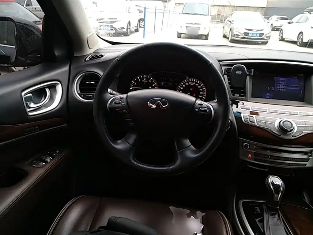 Infiniti QX60 (Import) — фото 11