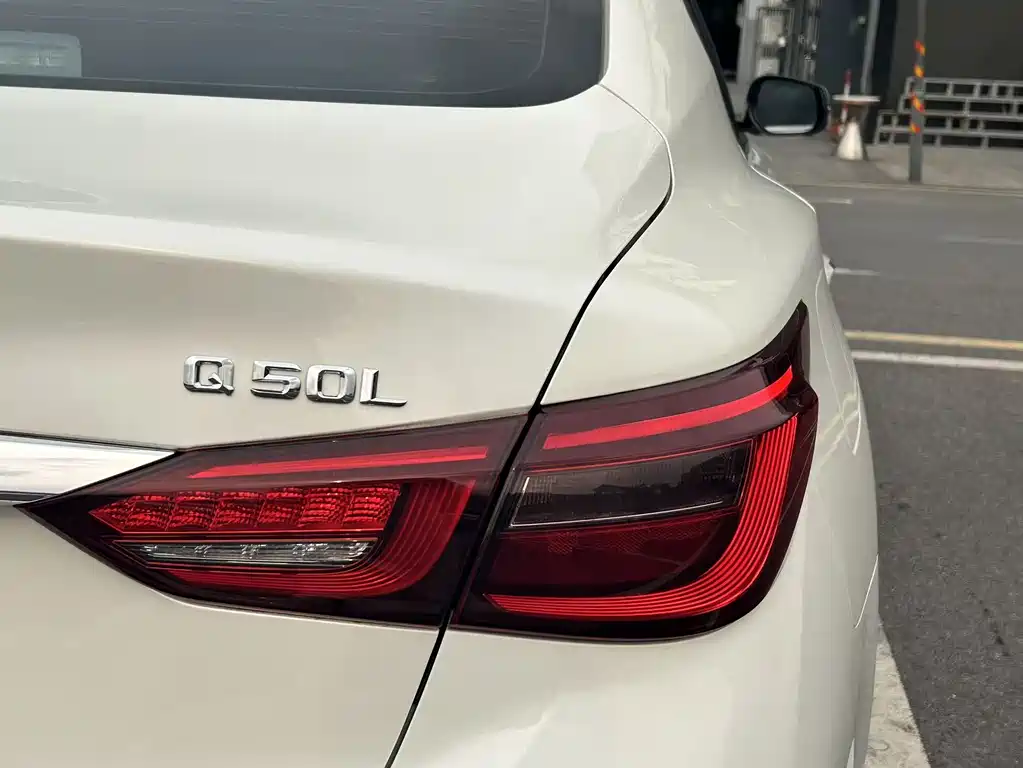 Infiniti Q50L — фото 10