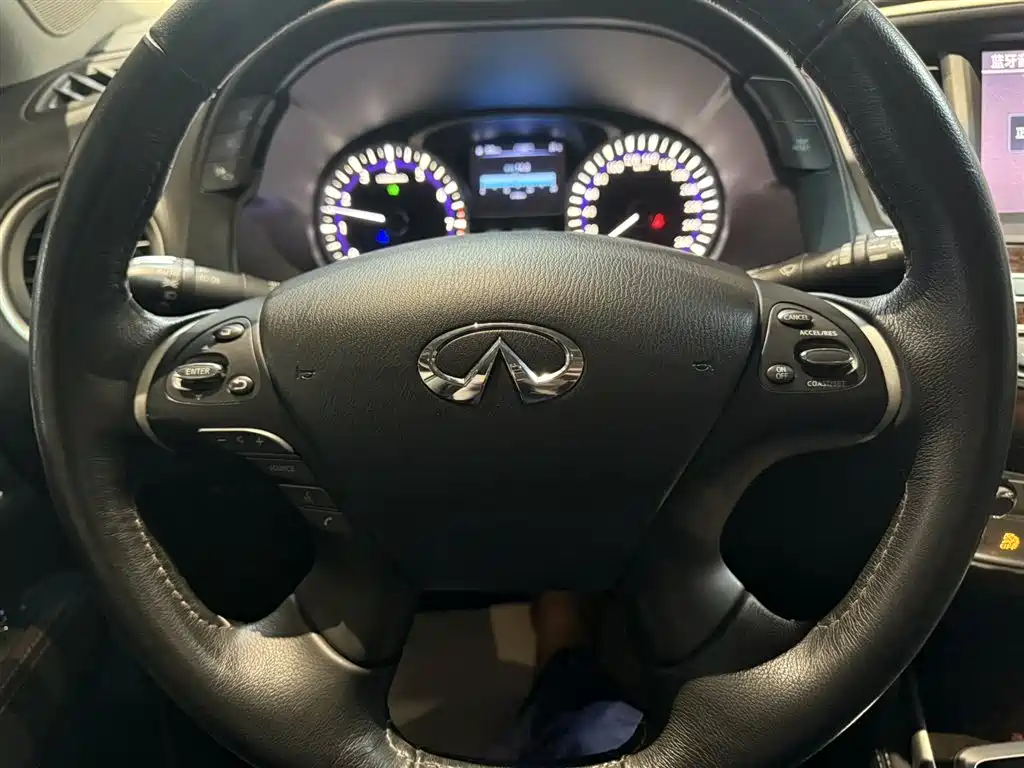 Infiniti QX60 (Import) — фото 13