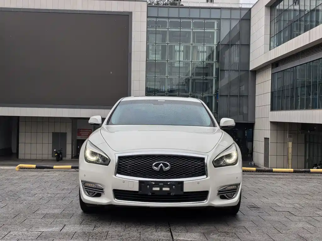 Infiniti Q70 — фото 2