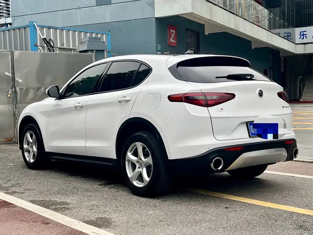 Alfa Romeo Stelvio — фото 15
