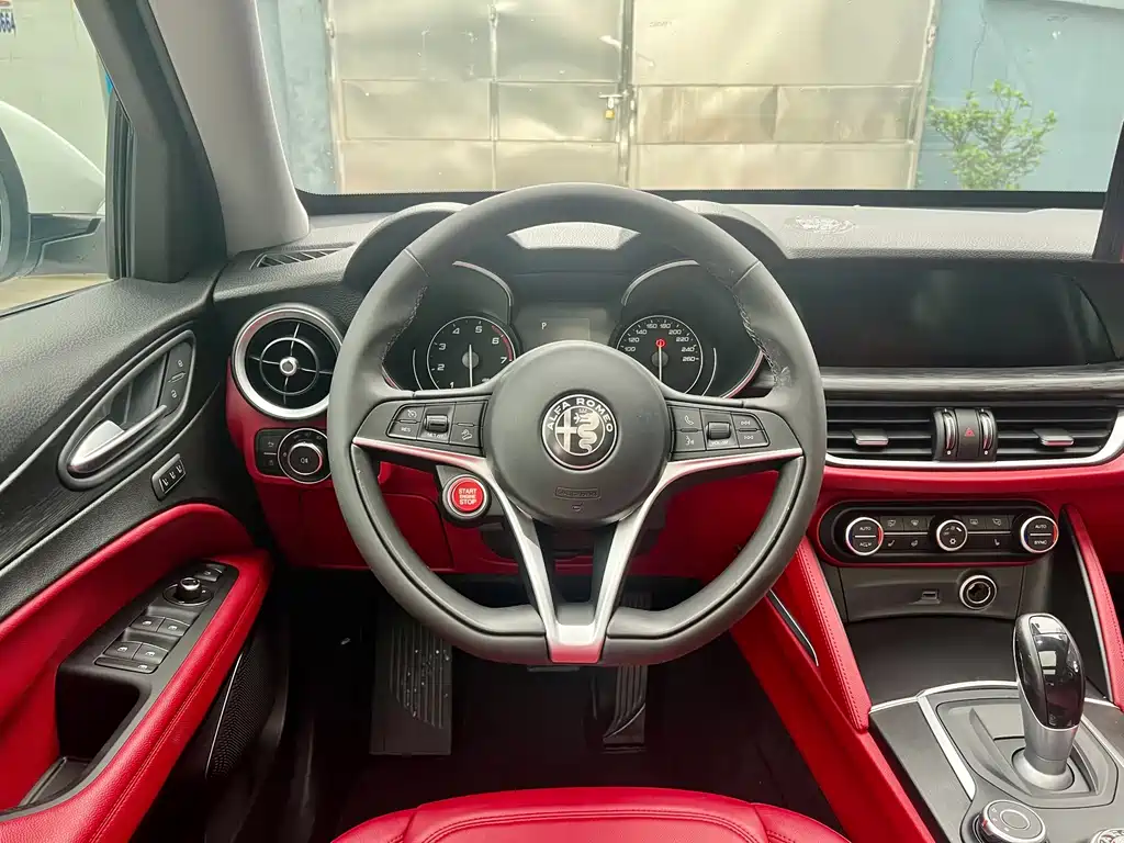 Alfa Romeo Stelvio — фото 8