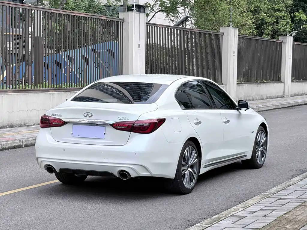 Infiniti Q50L — фото 14