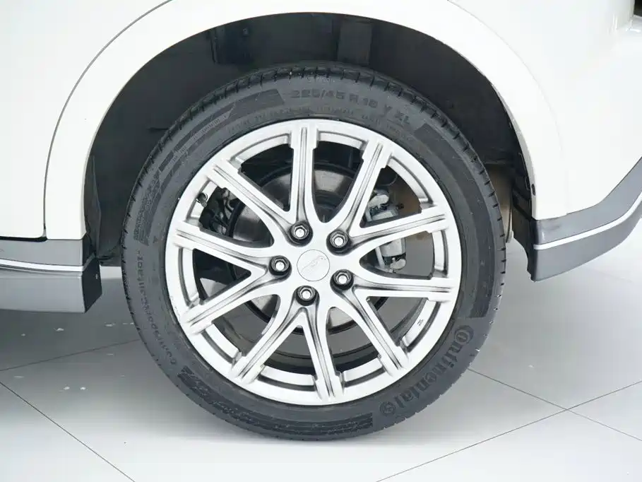 Infiniti ESQ — фото 21
