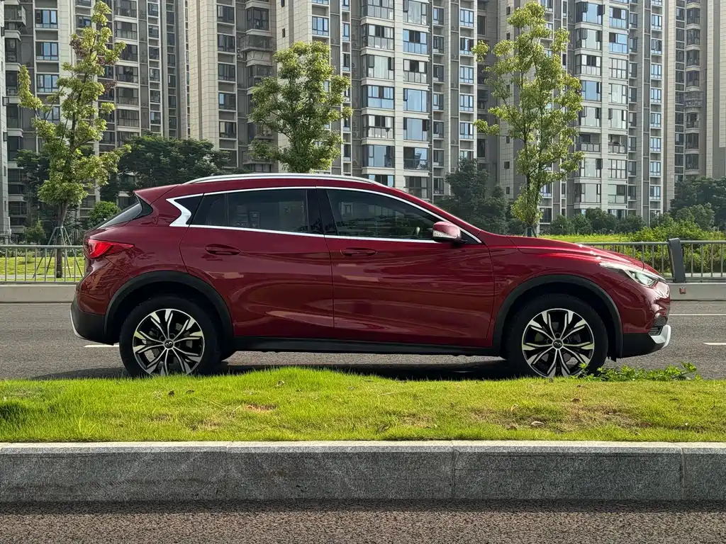 Infiniti QX30 — фото 19