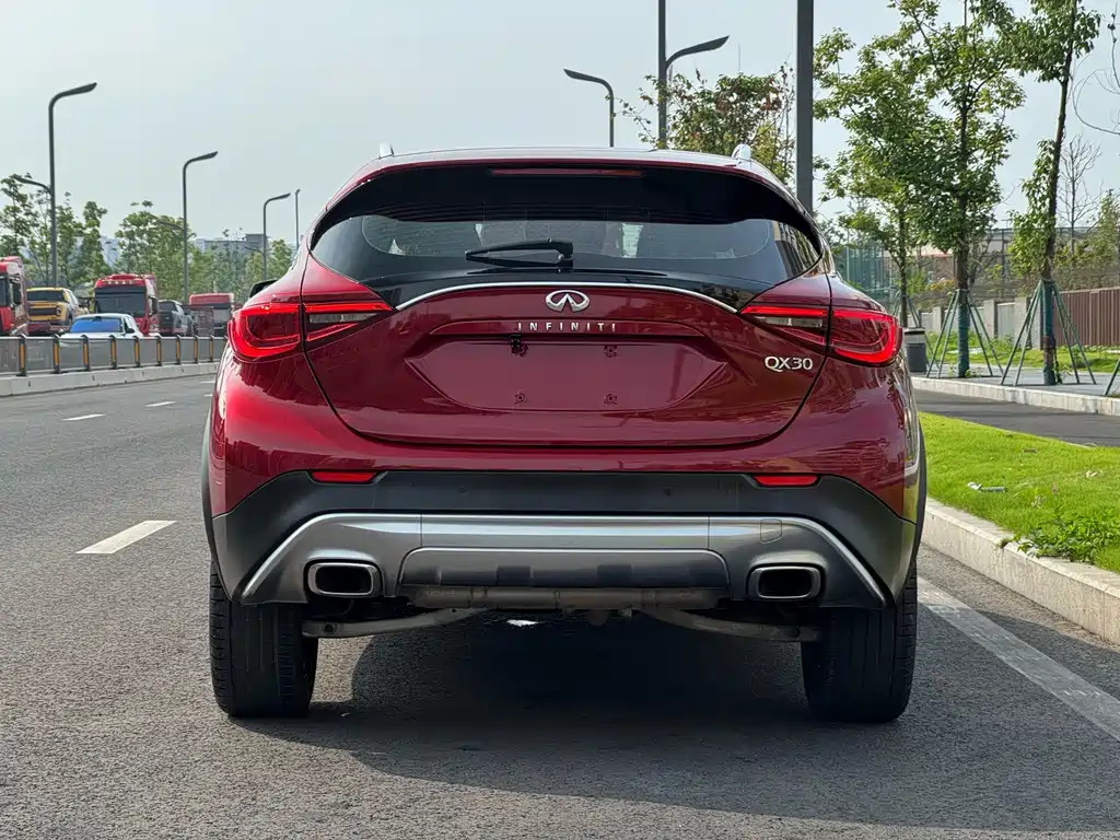 Infiniti QX30 — фото 20