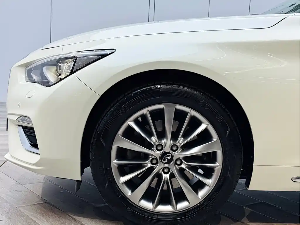 Infiniti Q50L — фото 25
