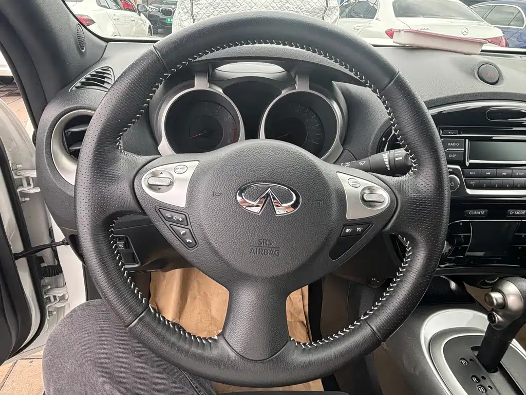 Infiniti ESQ — фото 10