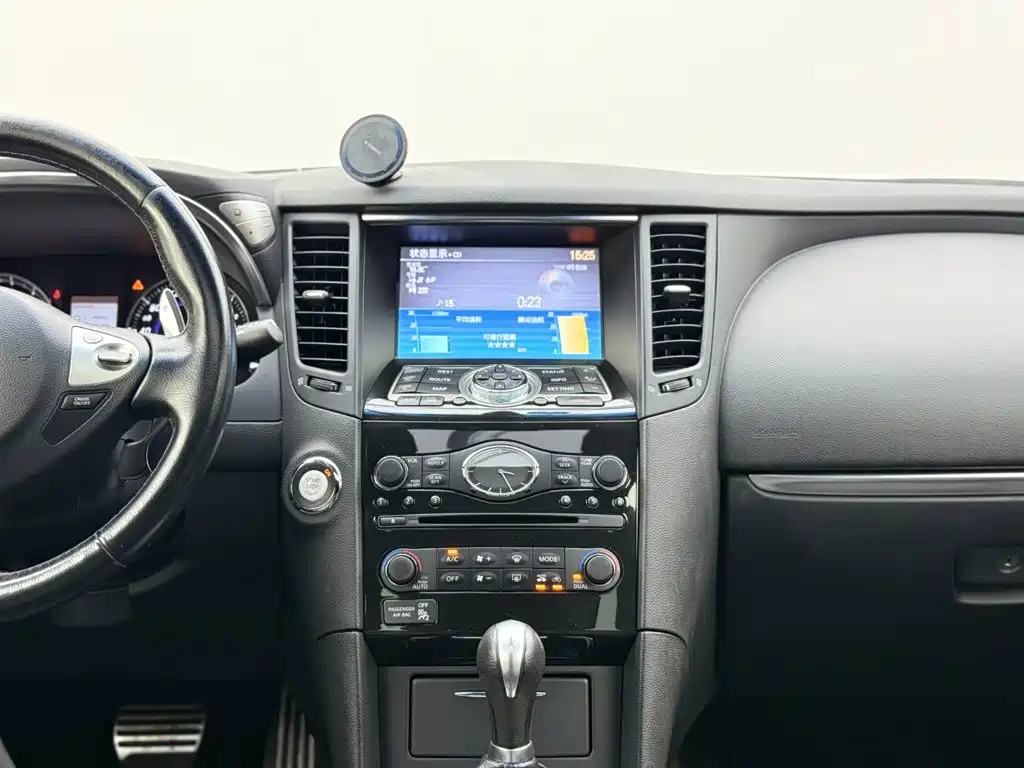 Infiniti QX70 — фото 15
