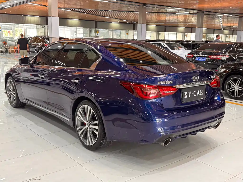 Infiniti Q50L — фото 11