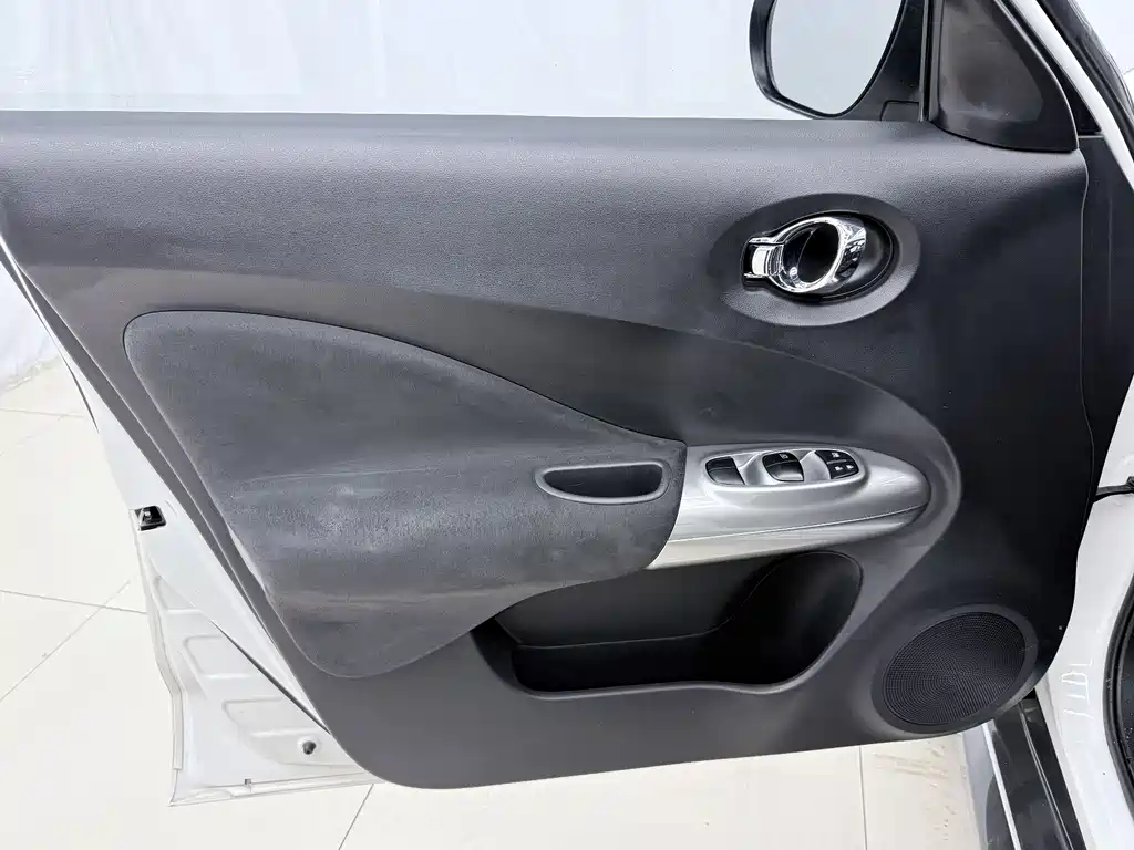 Infiniti ESQ — фото 16