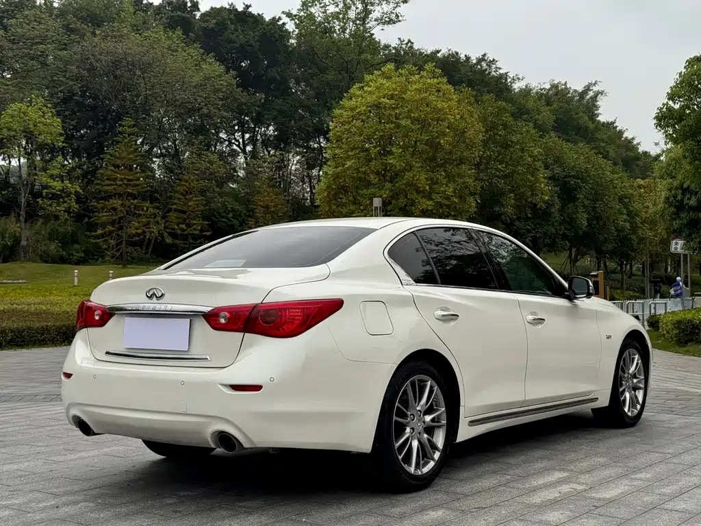 Infiniti Q50L — фото 10