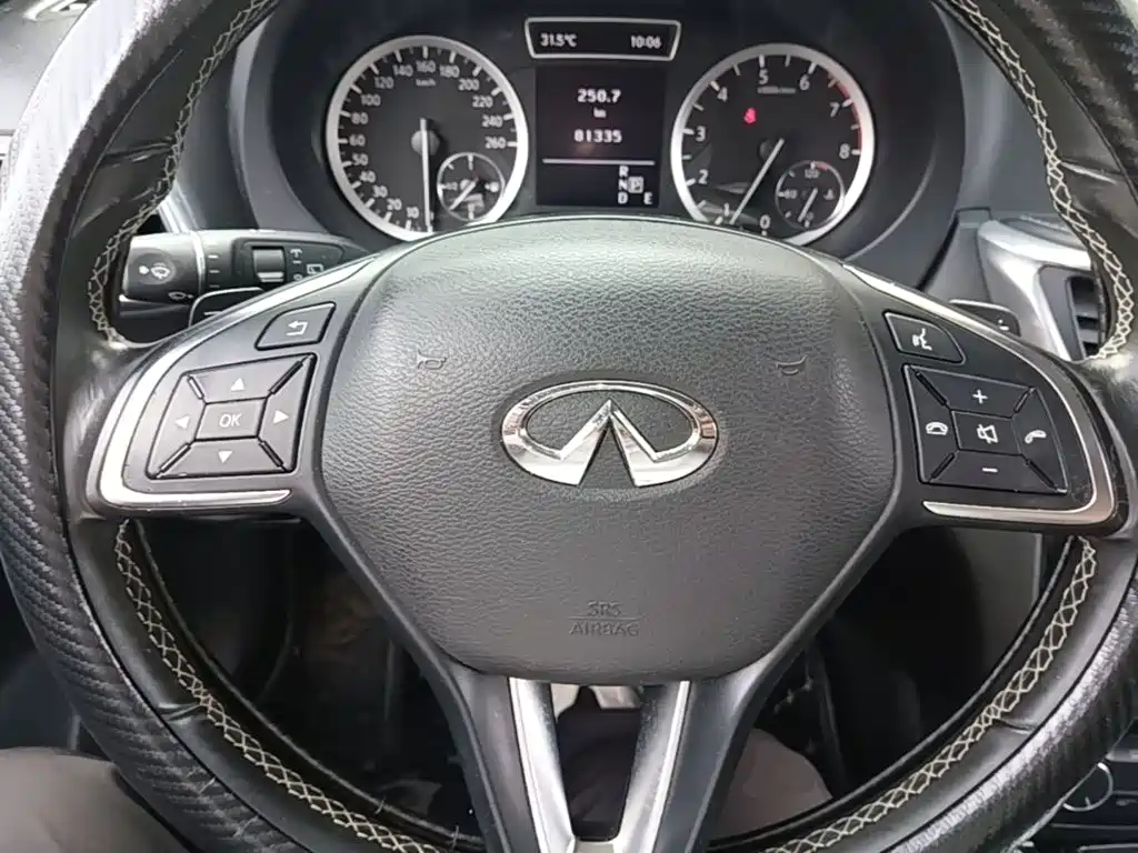 Infiniti QX30 — фото 11