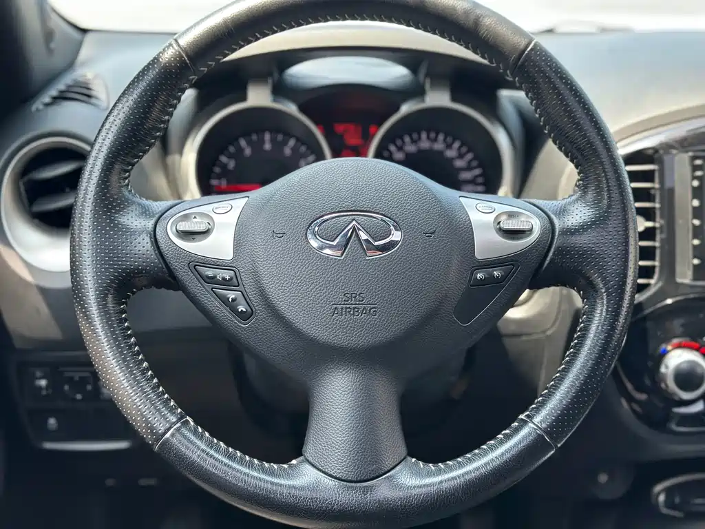 Infiniti ESQ — фото 8