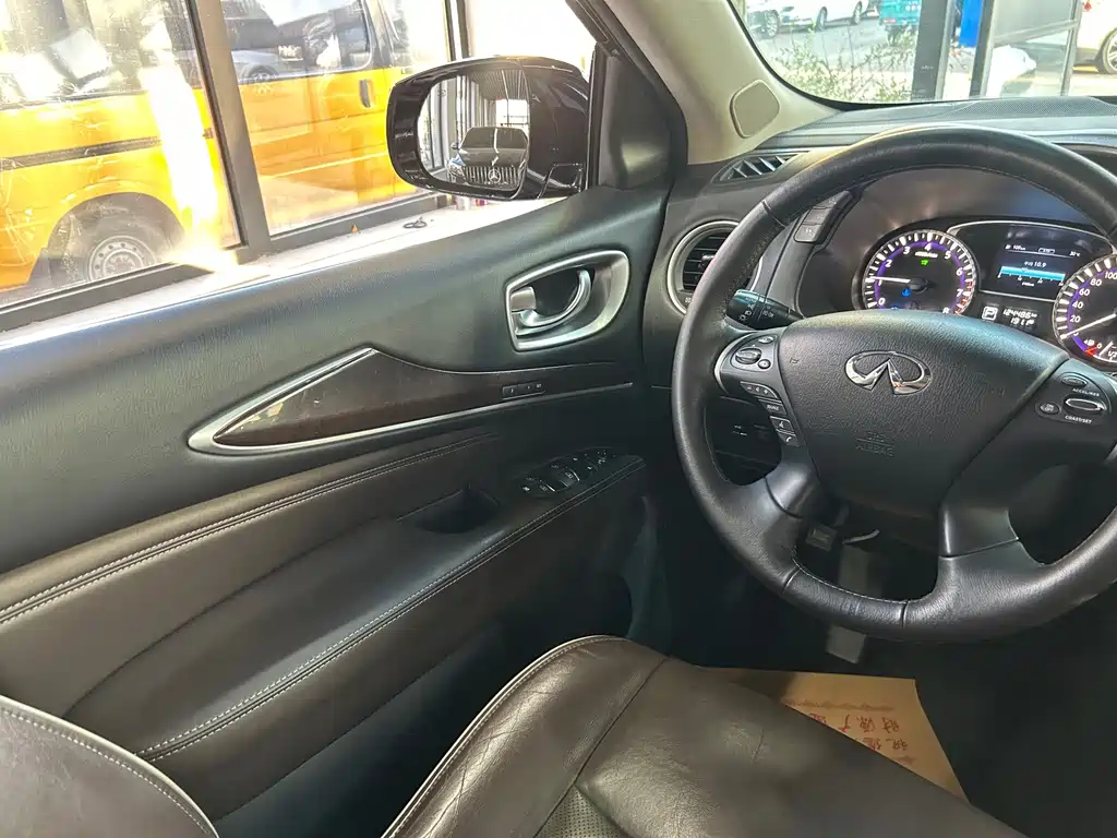 Infiniti QX60 (Import) — фото 13