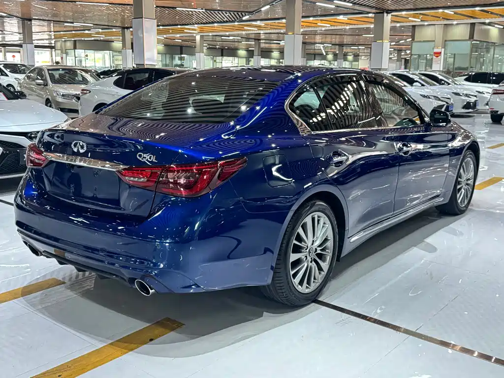 Infiniti Q50L — фото 17