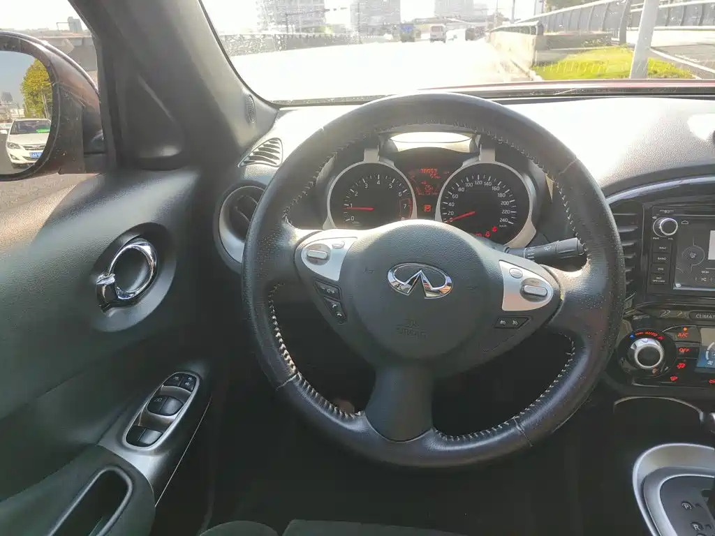 Infiniti ESQ — фото 3