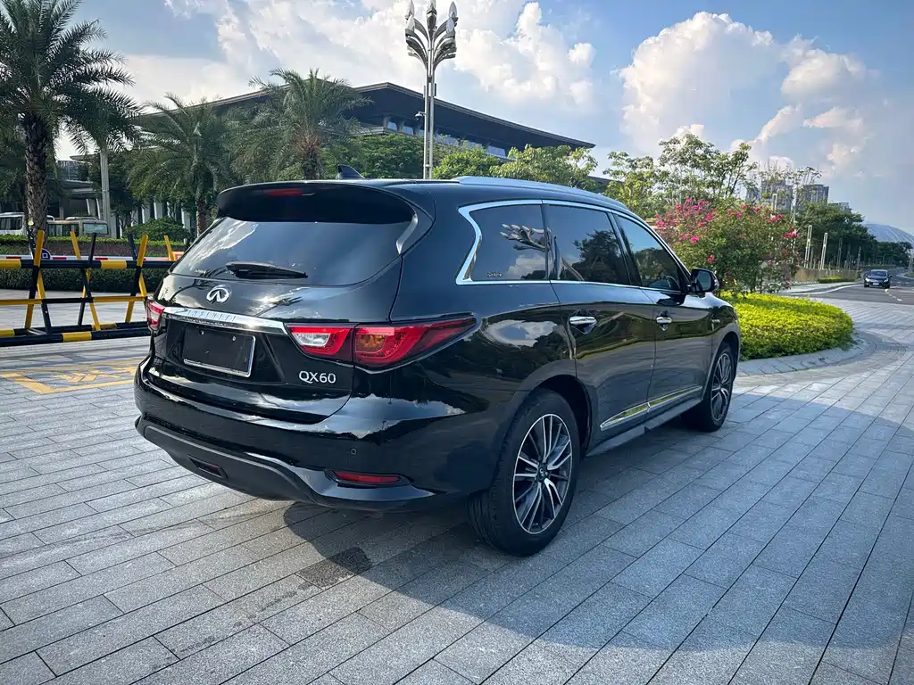 Infiniti QX60 (Import) — фото 15