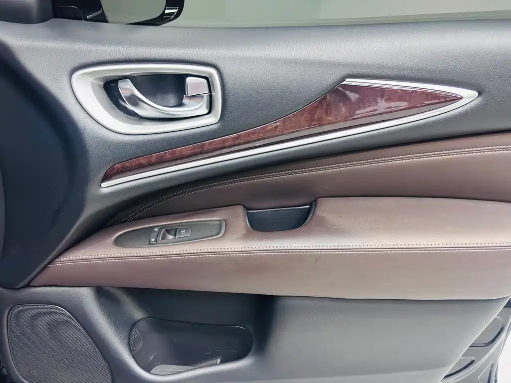 Infiniti QX60 (Import) — фото 15