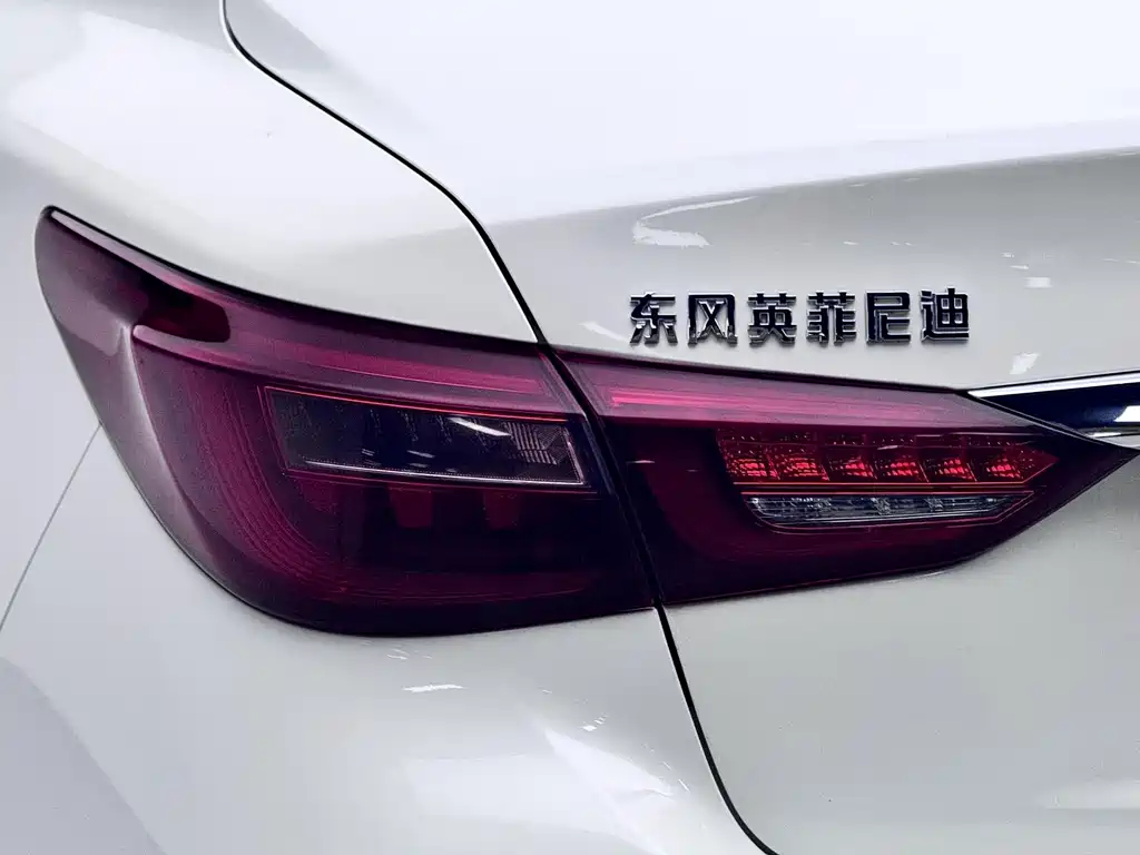 Infiniti Q50L — фото 18